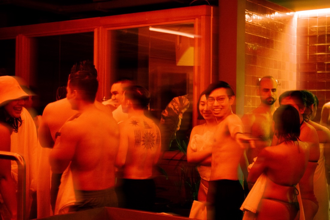 Guests resting and connecting between rounds